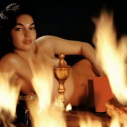1957-12-Linda Vargas