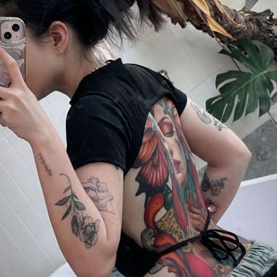 Asian Vietnam Girl Tattoo Selfie - Lại Nguyễn Quỳnh Vy