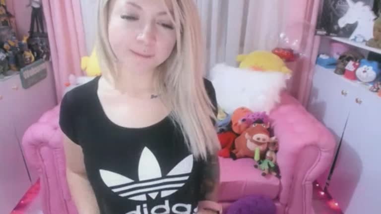 Beauteous Blonde Performed High Pleasure In Her Pink Room Live
