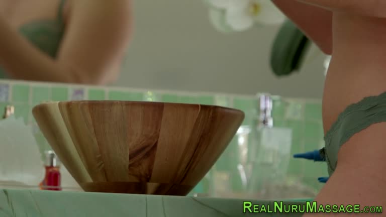 Nuru Massaging Milf Gets Spermed