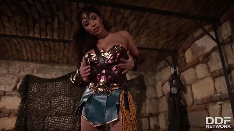 Anissa Kate - Wonder Woman Solo Play