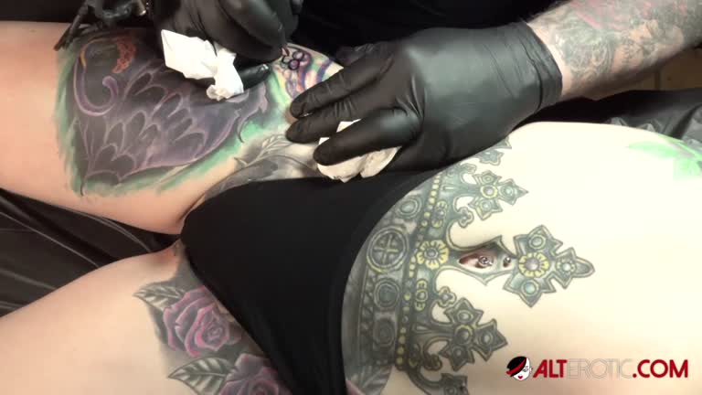 Marie Bossette Gets A Painful Tattoo On Her Leg