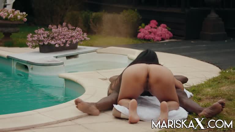 HUGE BBC STRETCHING MARISKA HER LATINA ASS NEAR THE POOL